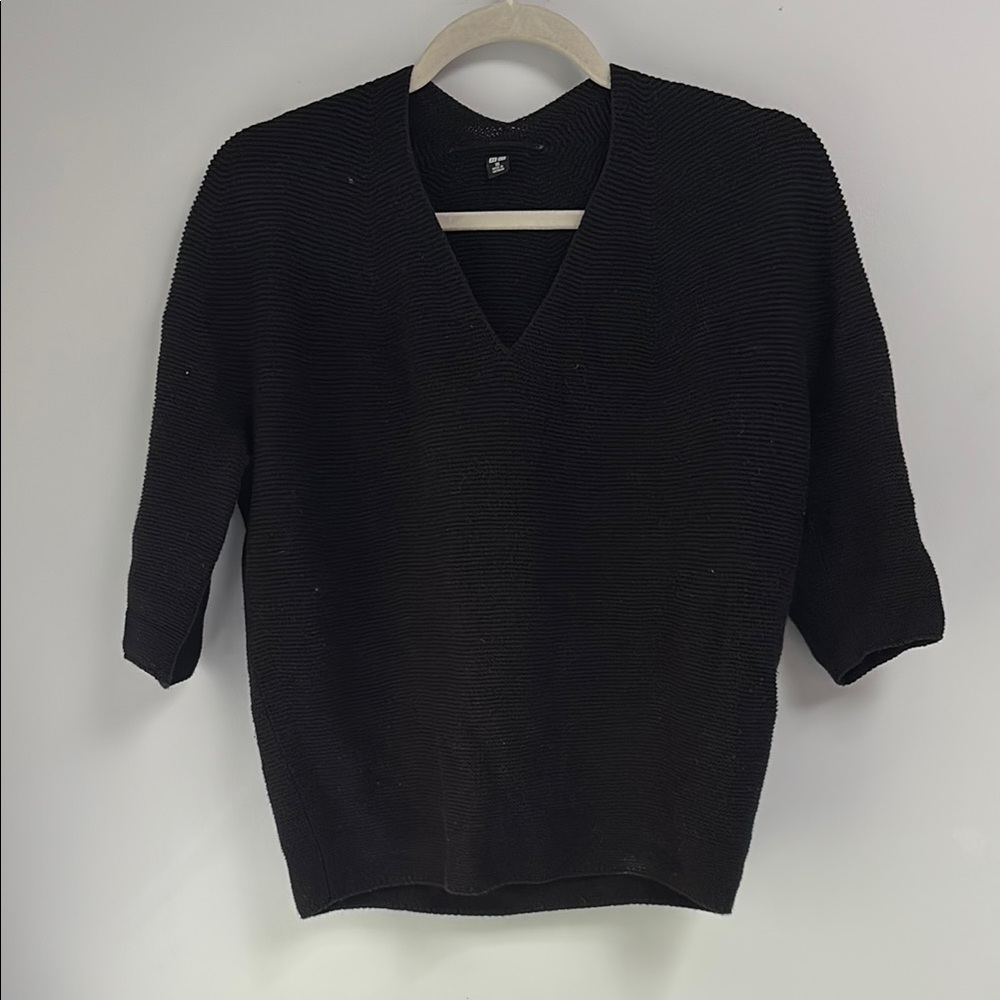 Black V-Neck Sweater Uniqlo